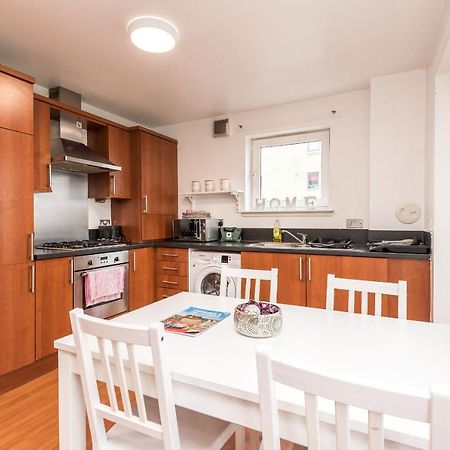 Modern Spacious 3 Bedroom City Centre Apartment - Free Parking - Private Balcony Эдинбург Экстерьер фото