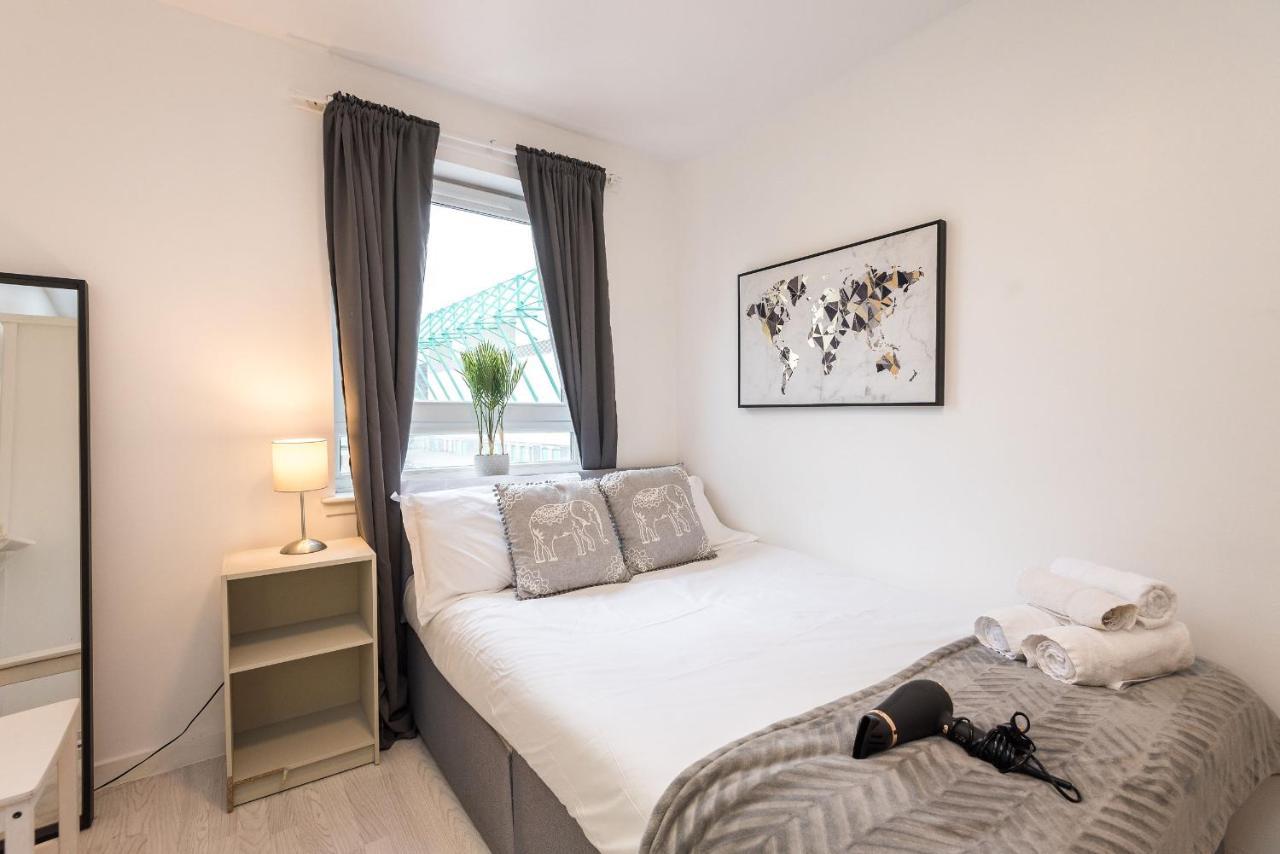 Modern Spacious 3 Bedroom City Centre Apartment - Free Parking - Private Balcony Эдинбург Экстерьер фото