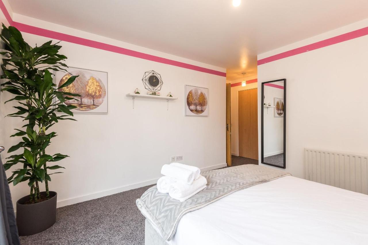 Modern Spacious 3 Bedroom City Centre Apartment - Free Parking - Private Balcony Эдинбург Экстерьер фото