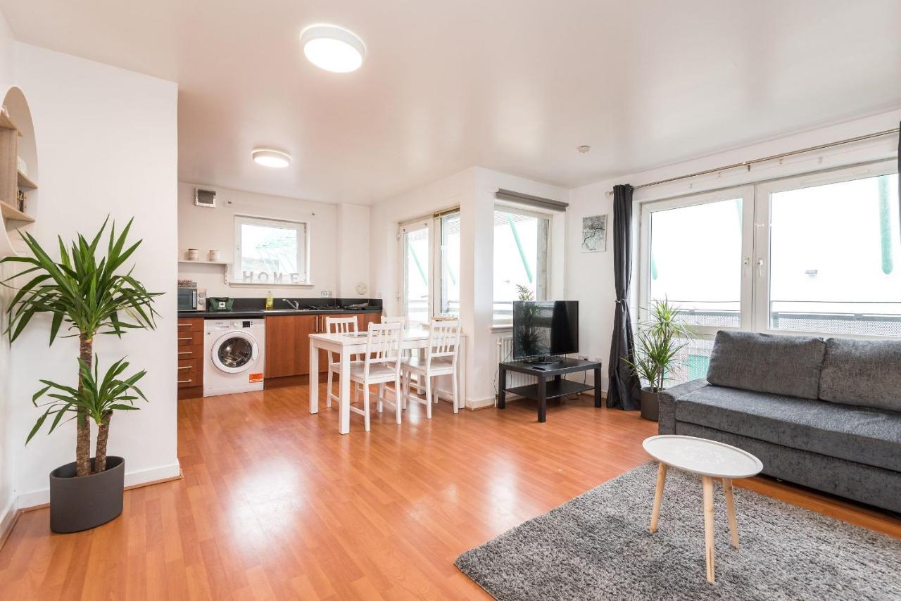 Modern Spacious 3 Bedroom City Centre Apartment - Free Parking - Private Balcony Эдинбург Экстерьер фото