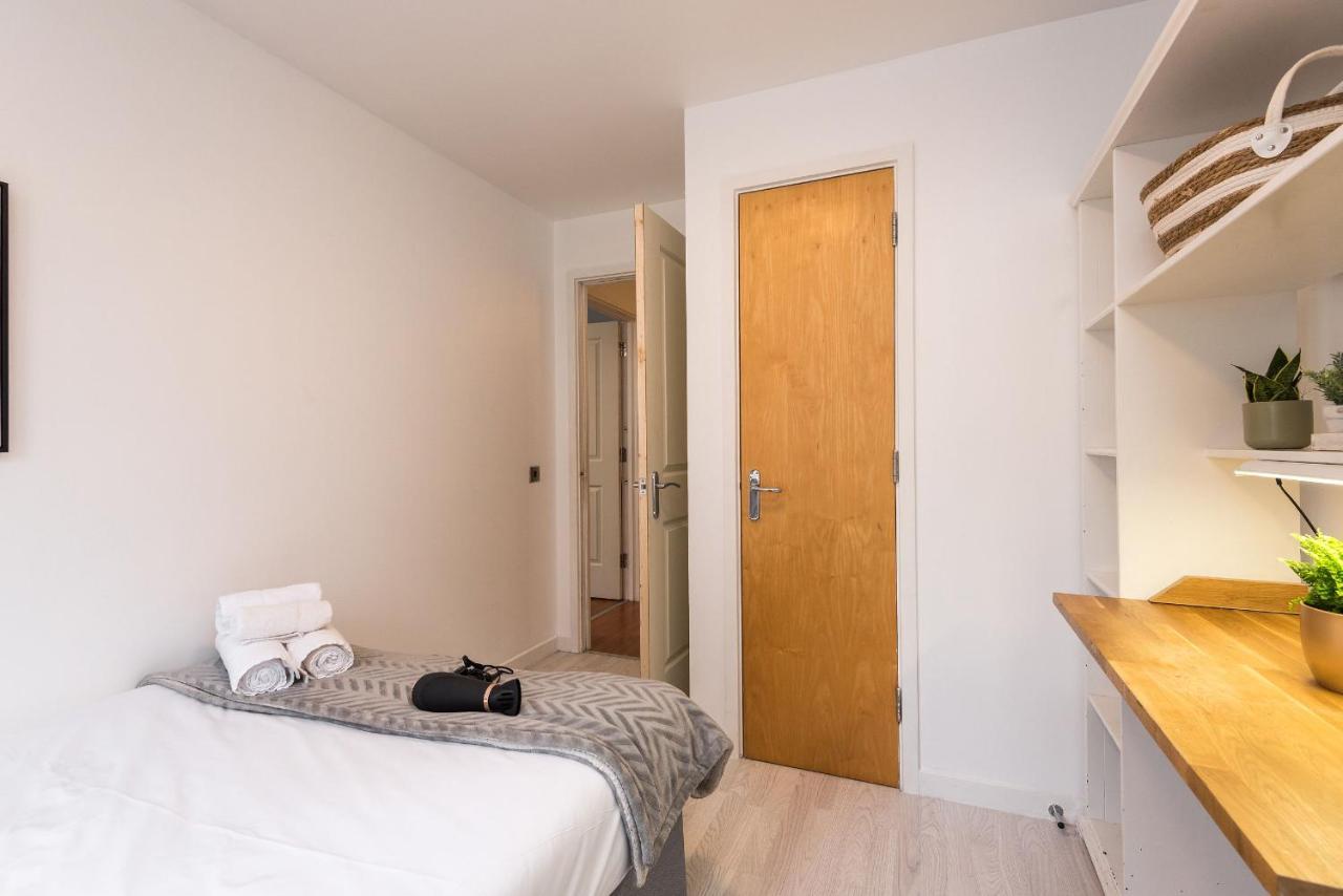 Modern Spacious 3 Bedroom City Centre Apartment - Free Parking - Private Balcony Эдинбург Экстерьер фото
