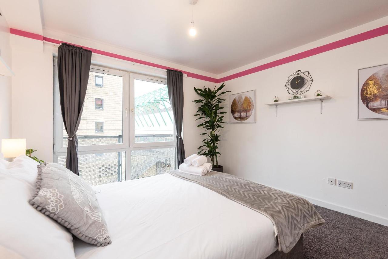 Modern Spacious 3 Bedroom City Centre Apartment - Free Parking - Private Balcony Эдинбург Экстерьер фото