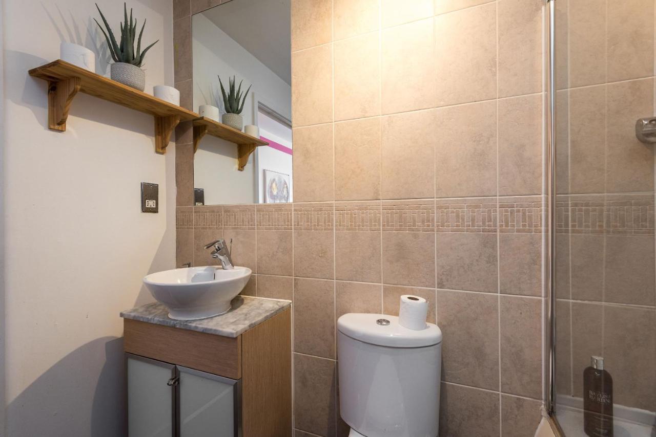 Modern Spacious 3 Bedroom City Centre Apartment - Free Parking - Private Balcony Эдинбург Экстерьер фото