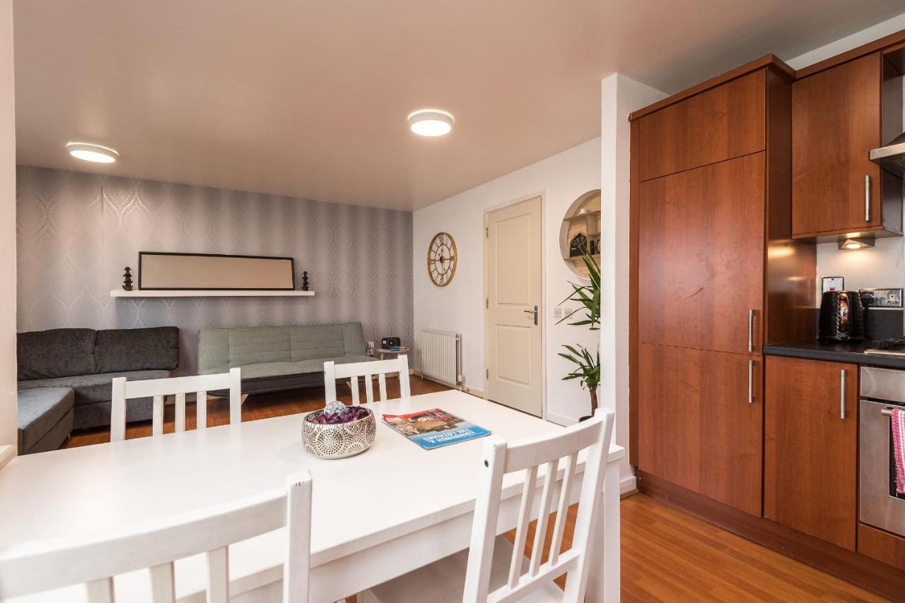 Modern Spacious 3 Bedroom City Centre Apartment - Free Parking - Private Balcony Эдинбург Экстерьер фото