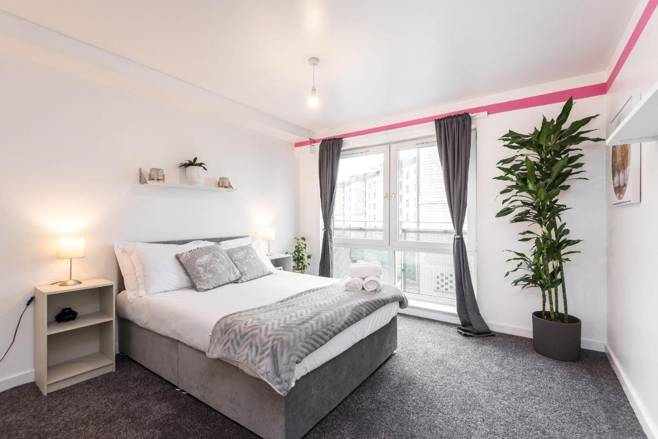 Modern Spacious 3 Bedroom City Centre Apartment - Free Parking - Private Balcony Эдинбург Экстерьер фото
