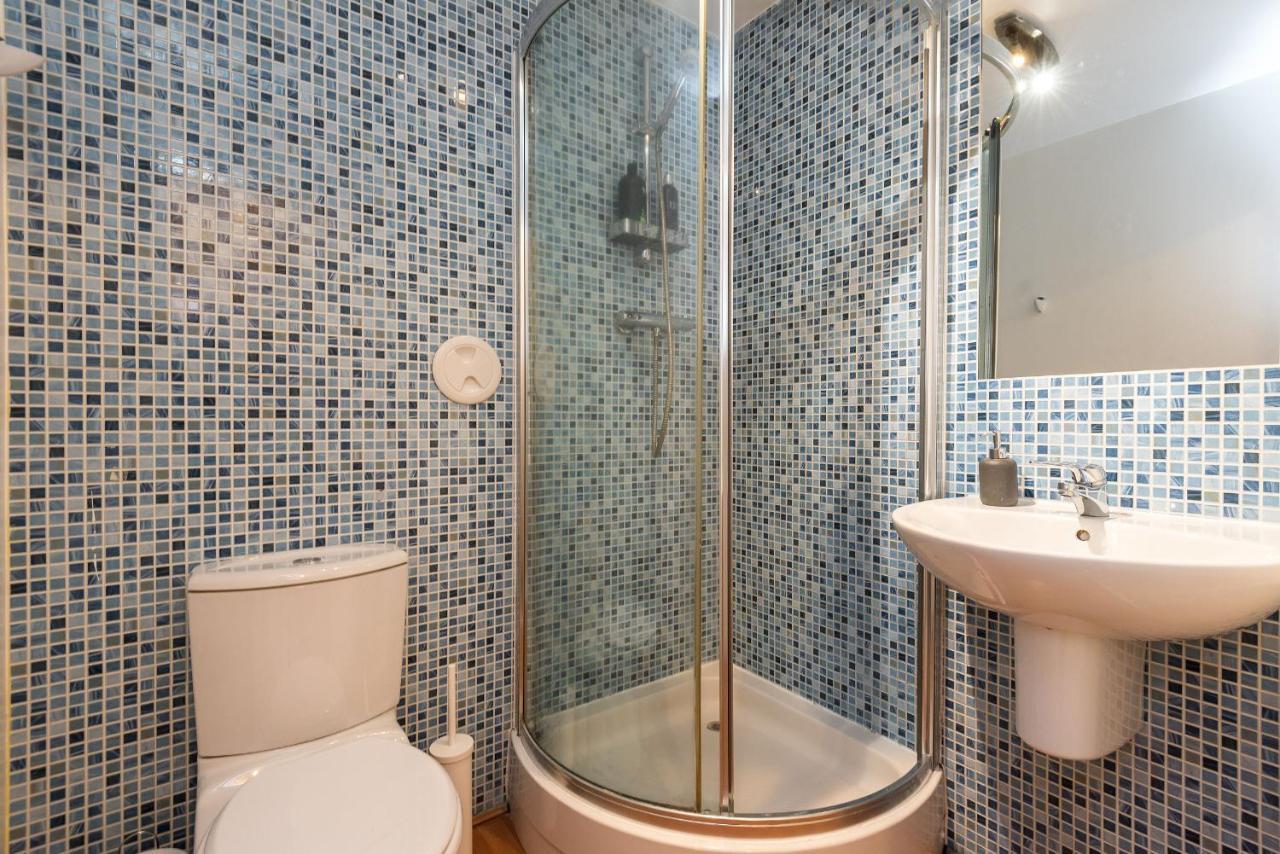 Modern Spacious 3 Bedroom City Centre Apartment - Free Parking - Private Balcony Эдинбург Экстерьер фото