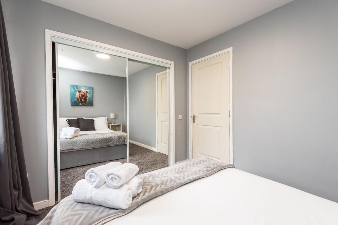 Modern Spacious 3 Bedroom City Centre Apartment - Free Parking - Private Balcony Эдинбург Экстерьер фото