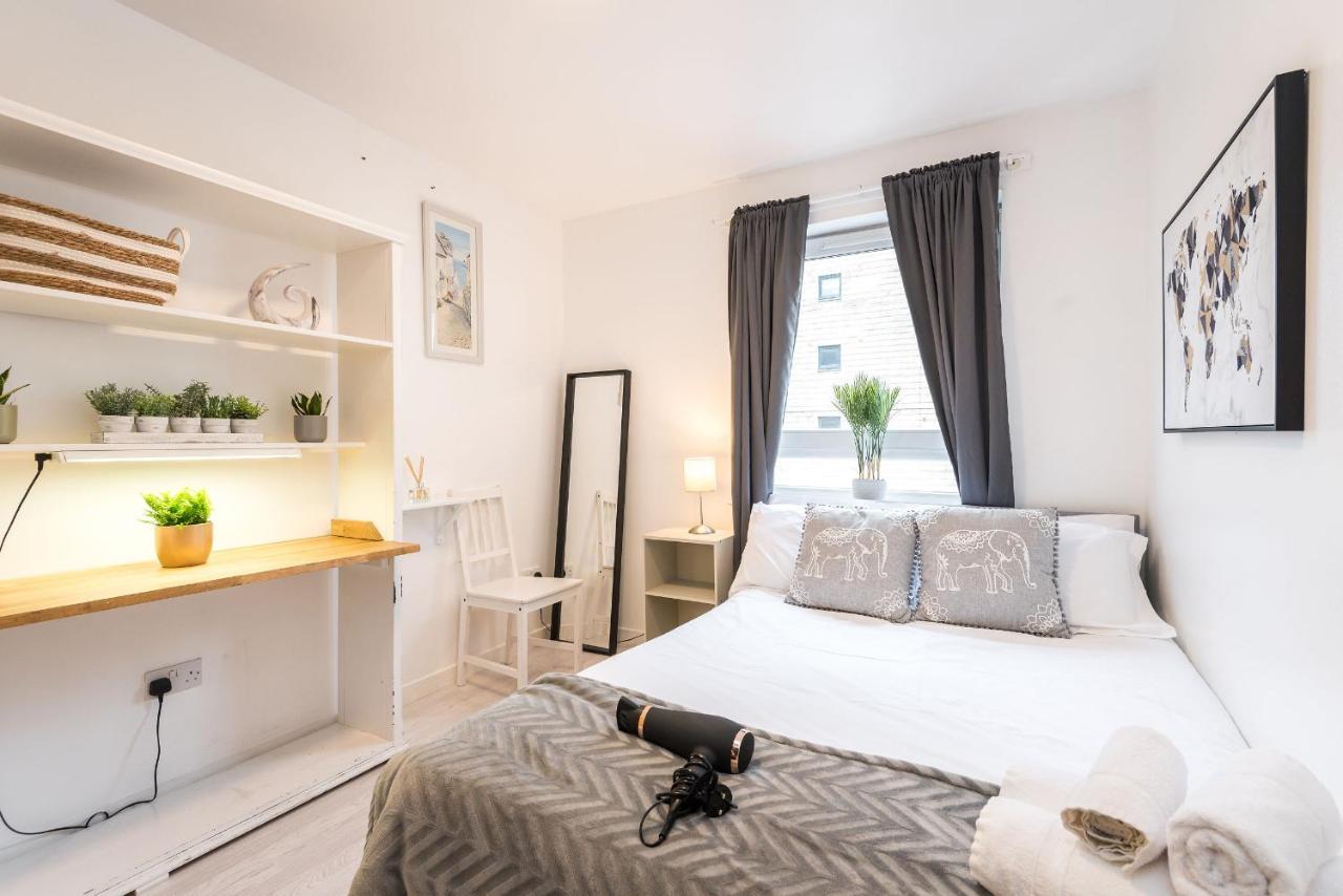 Modern Spacious 3 Bedroom City Centre Apartment - Free Parking - Private Balcony Эдинбург Экстерьер фото