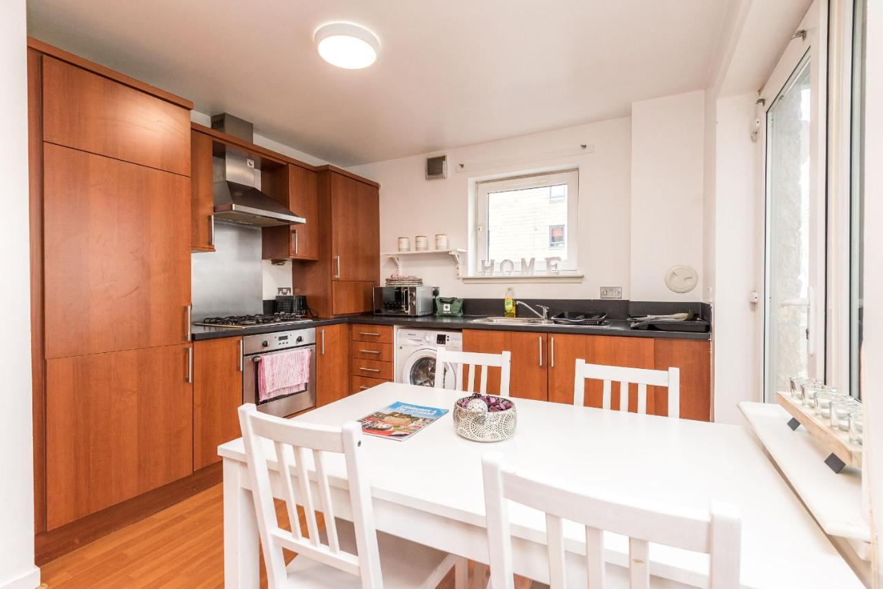 Modern Spacious 3 Bedroom City Centre Apartment - Free Parking - Private Balcony Эдинбург Экстерьер фото