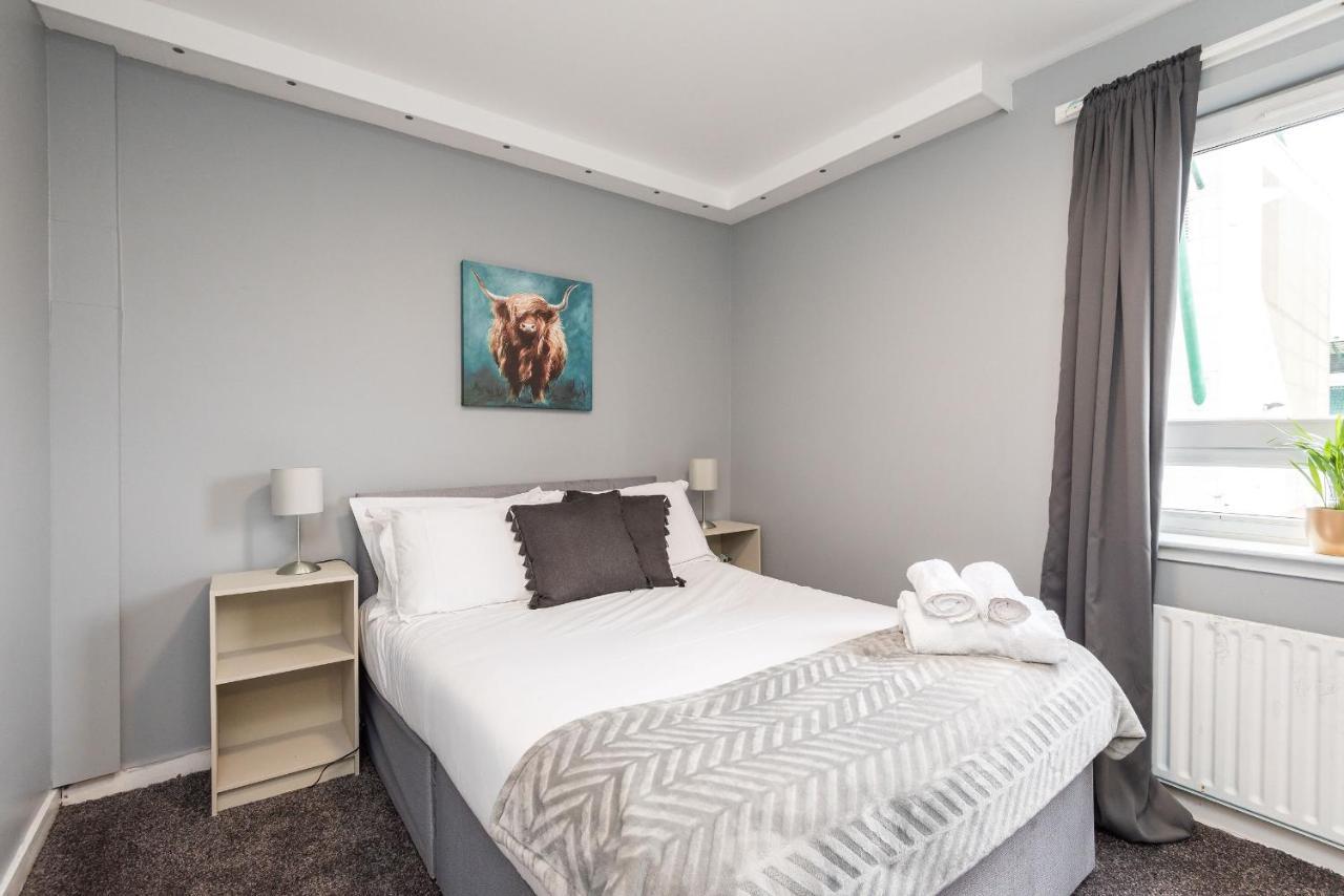 Modern Spacious 3 Bedroom City Centre Apartment - Free Parking - Private Balcony Эдинбург Экстерьер фото